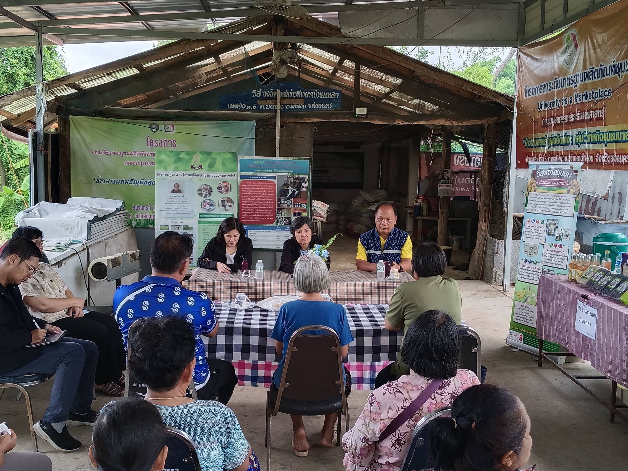 สำนักงานพัฒนาชุมชนอำเภอเต่างอย : ร่วมต้อนรับที่ปรึกษาผู้บริหารระดับสูง บริษัท ไทยเบฟเวอเรจ จำกัด (มหาชน) ลงพื้นที่อำเภอเต่างอย ขับเคลื่อนโครงการ “ด้วยจงรักและภักดี”