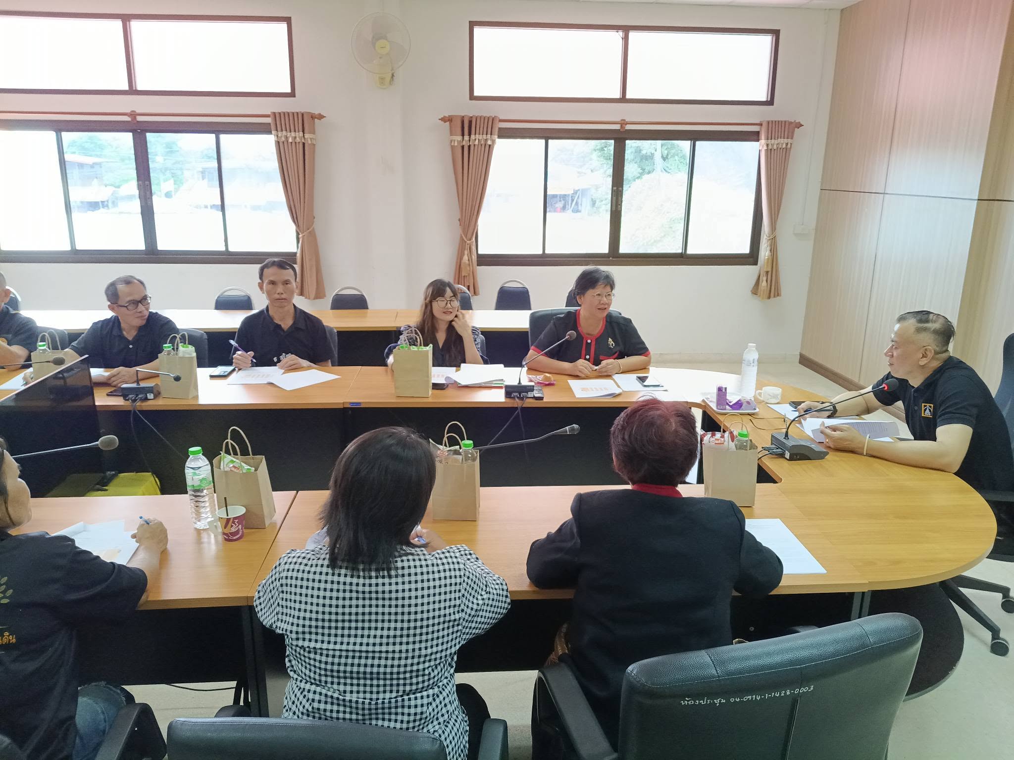 >>พช.เต่างอย ดำเนินการประชุมคณะอนุกรรมการกลั่นกรองและติดตามการดำเนินงานกองทุนพัฒนาบทบาทสตรีอำเภอเต่างอย (อกส.อ.) ครั้งที่ 6/2569